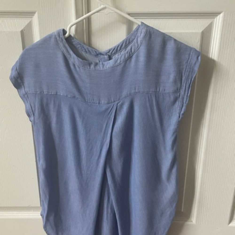 Loft Textured Button  Top - Picture 2 of 3